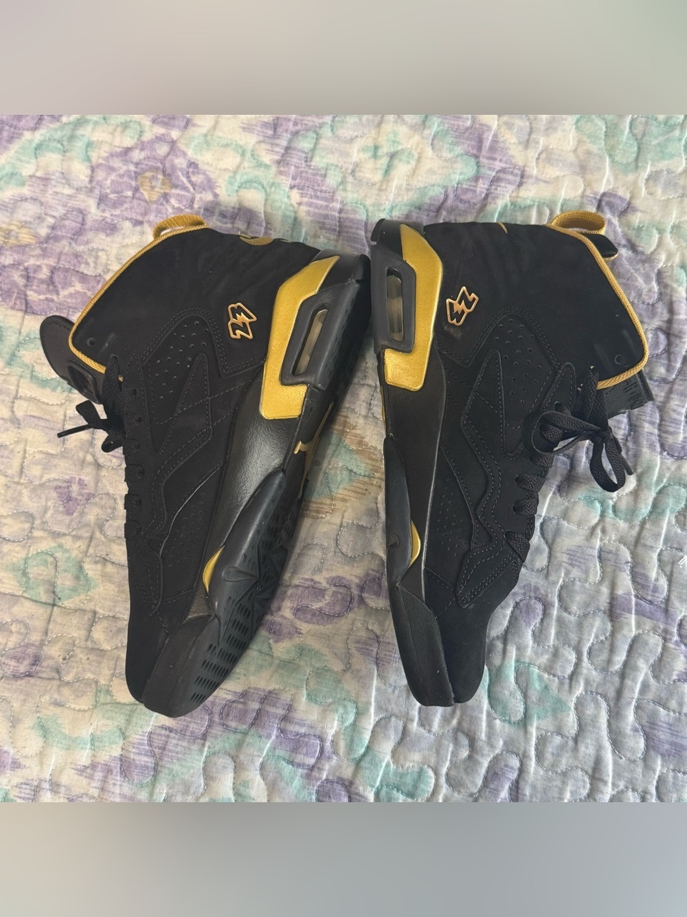 Jordan MVP basketball shoes in a black and metallic gold colorway
Size 6 1/2